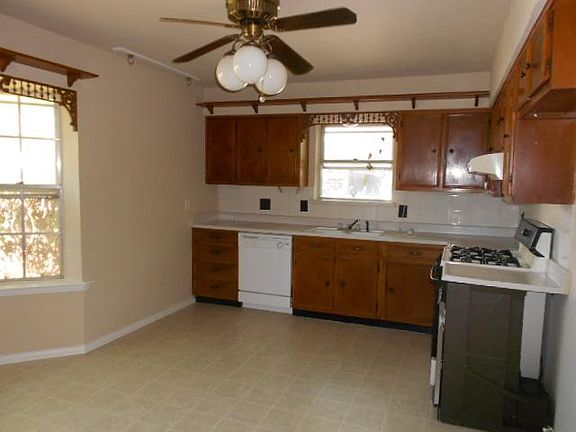 2nd image of 2009 Laurel Ln