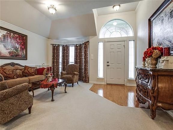 2nd image of 601 Everglade Dr