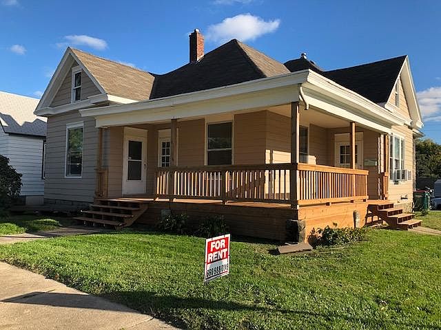 1st image of 902 E Jefferson St
