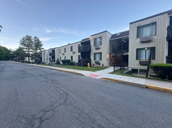 175 Mill Pond Rd Unit 102, Hamden, CT 06514