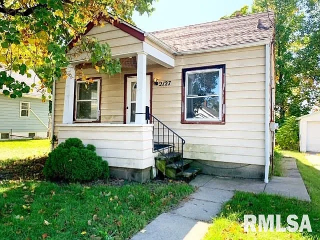 2127 N Gale Ave photo 1