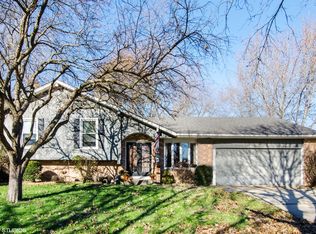 33 Lockman Cir, Elgin, IL 60123