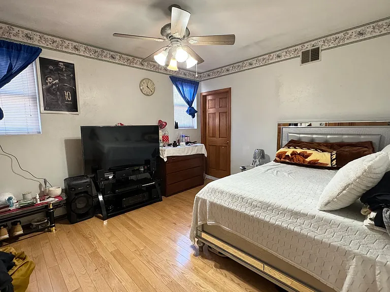 152 Chelsea St #1 — Photo 5