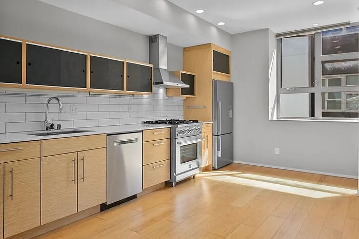 2351 Yale Ave E — Photo 16