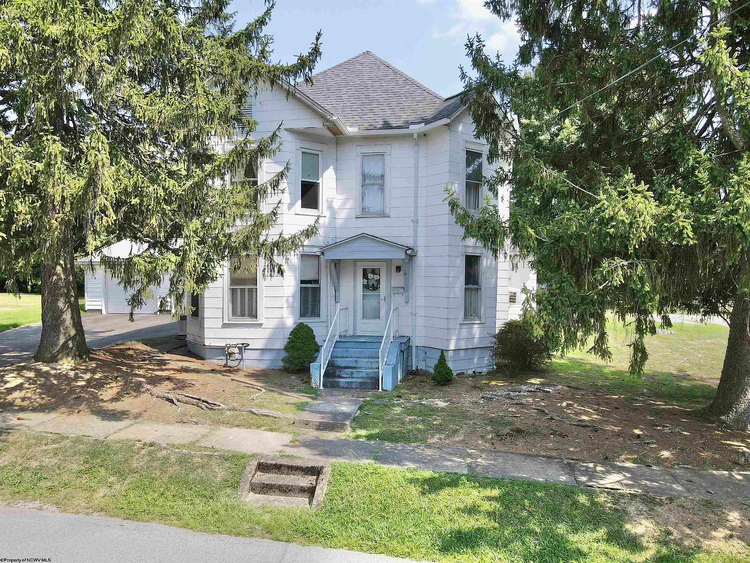 116 Brown Ave photo 1