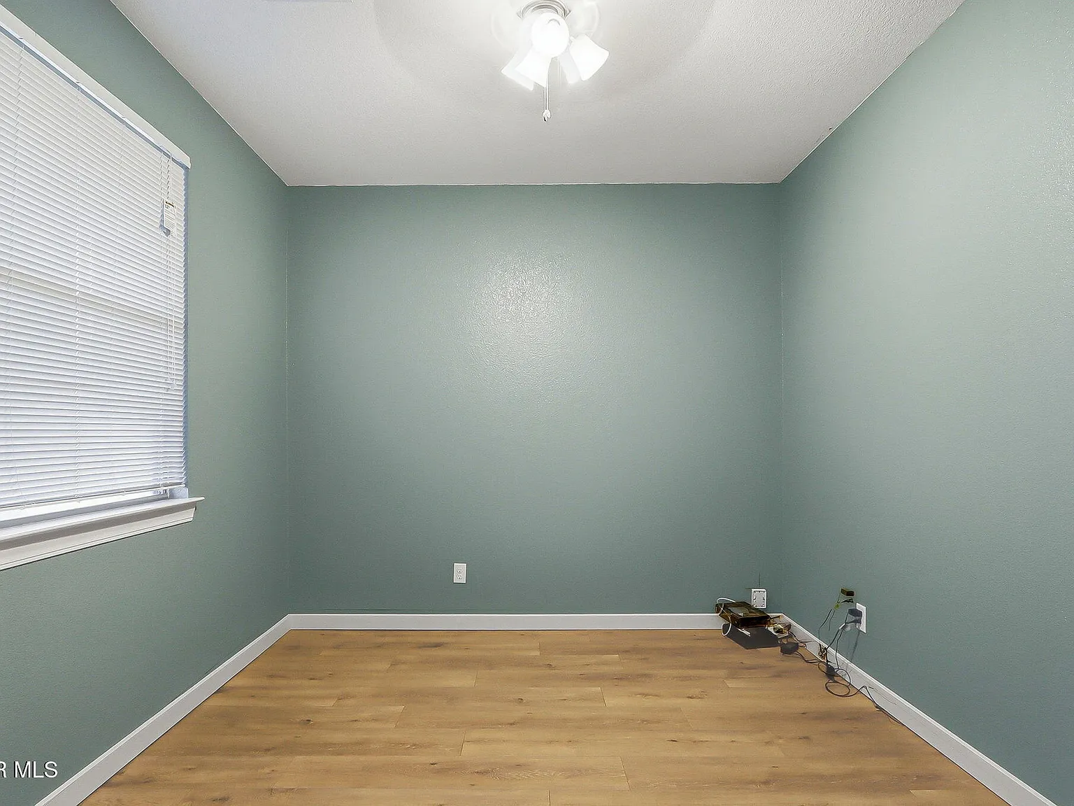 4 bed, 2.5 bath, 2694 sqft, $2,300 — Photo 3