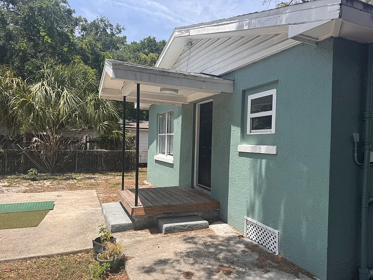 1713 E Chelsea St — Photo 27
