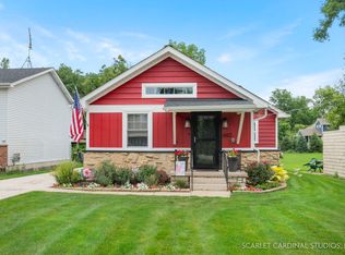 28W662 Malvin Albright St, Warrenville, IL 60555