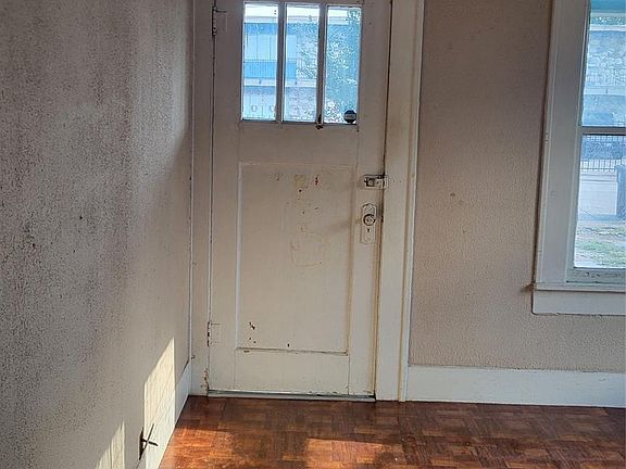 4th image of 203 Coronado St
