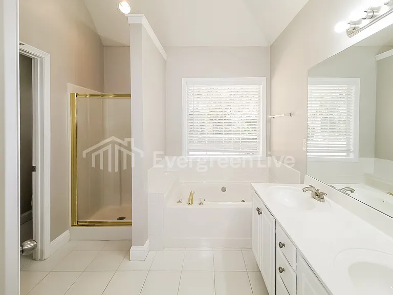 20 Wisteria Way — Photo 6