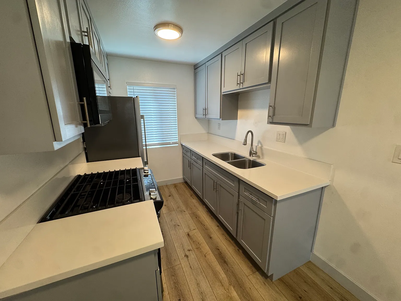 2 bed, 900 sqft, $2,575 — Photo 2