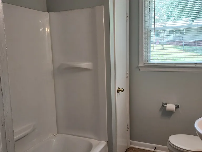 813 Hillwood Ave — Photo 7
