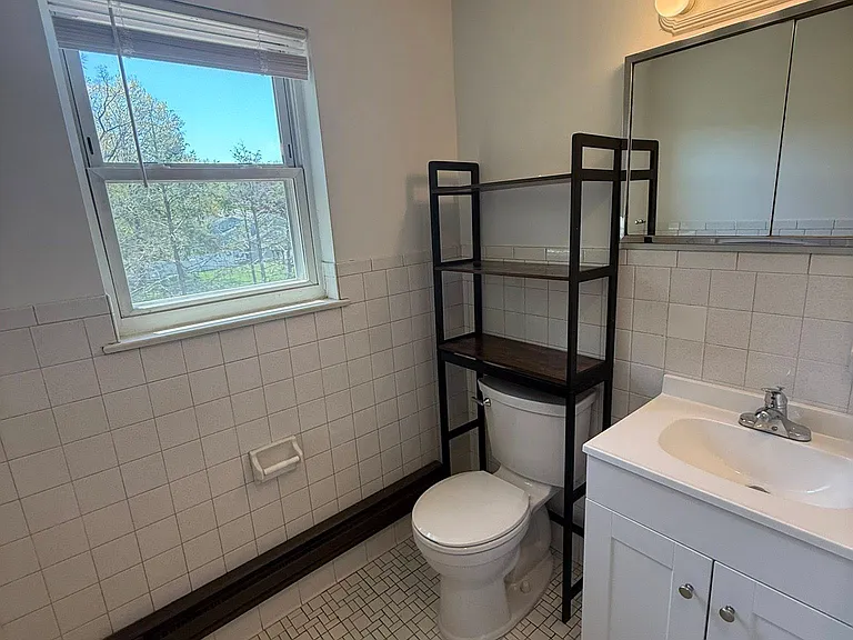 666 Middle Tpke E — Photo 17