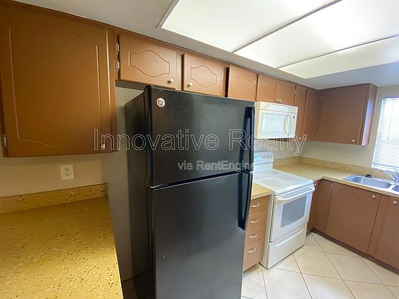 5th image of 623 E San Sebastian Ct