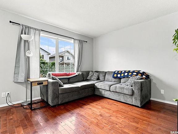 5th image of 435 Blakeney CRESCENT