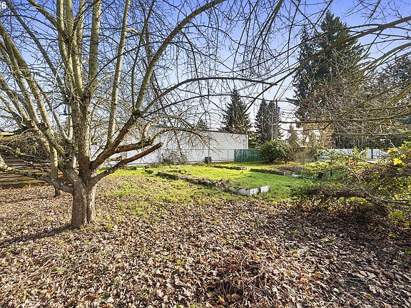 5th image of 894 Meadowlawn Dr SE