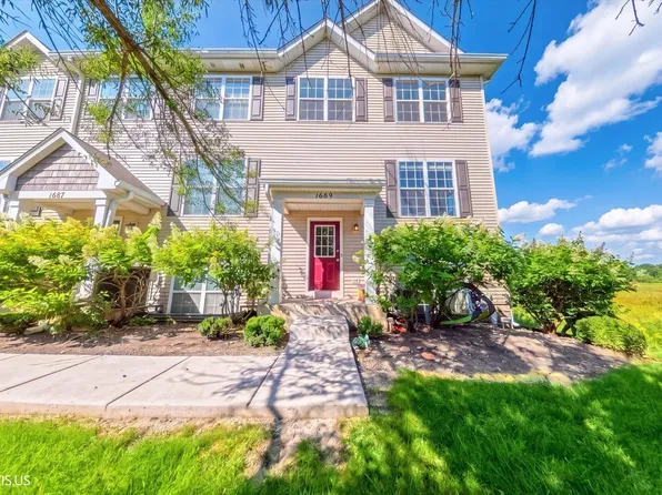 1689 W Turtle Creek Ln, Round Lake, IL 60073
