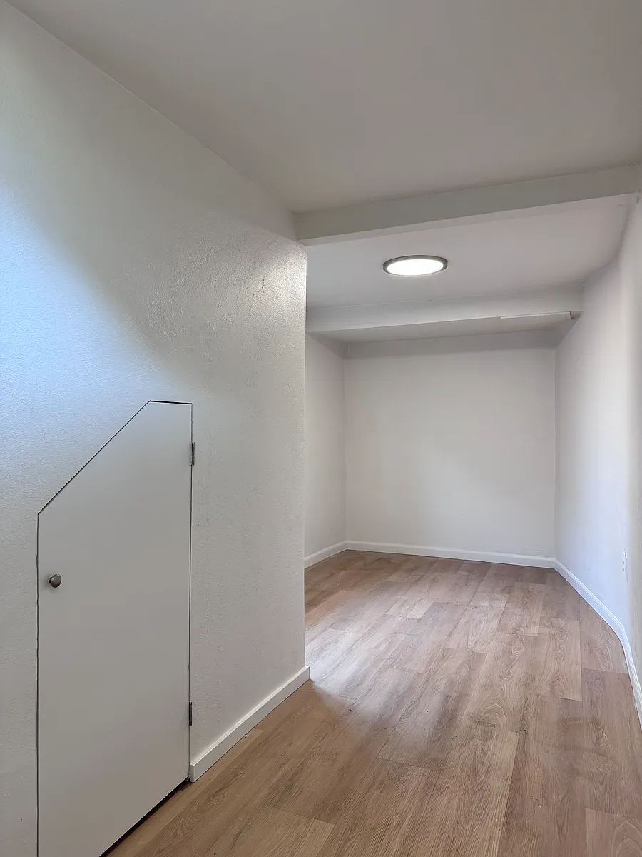 Building Photo - 2912 Newbury St #D