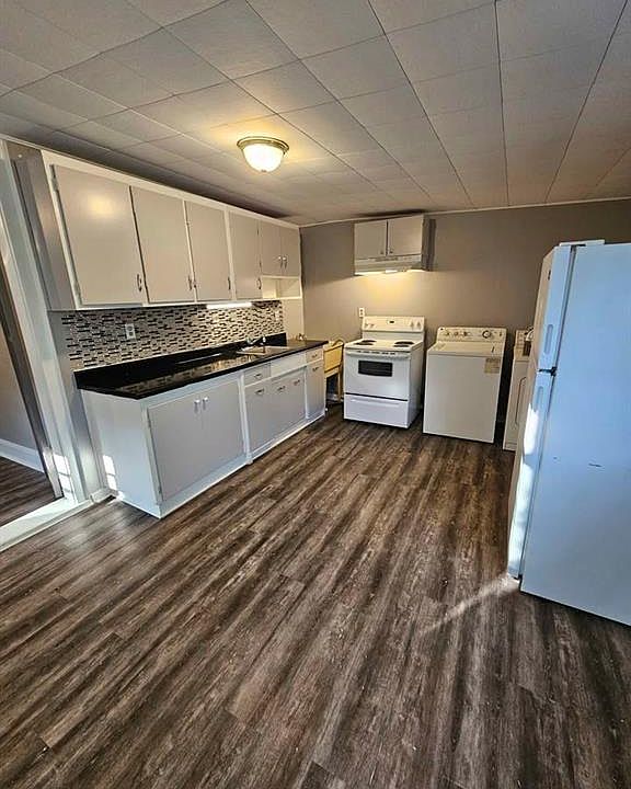1st image of 4275 Wyandotte St E #2