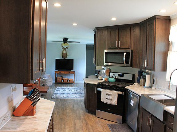 4th image of 7 Arrowhead Drive