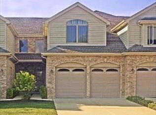 160 Mayo Ct, Elmhurst, IL 60126