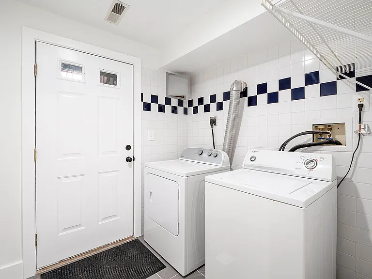 730 Newton Pl NW — Photo 13