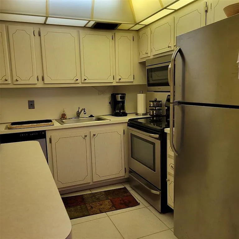 Building Photo - 351 Markham Cres #351-P