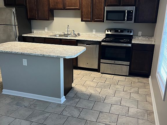 3rd image of 400 Southern Cross Dr #3