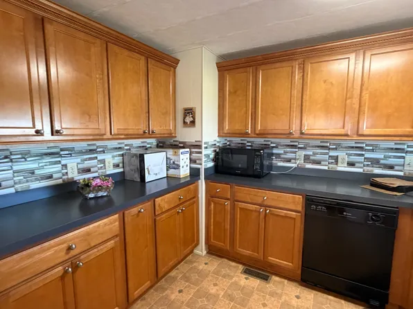 645 Tortugas Dr, North Fort Myers, FL 33917