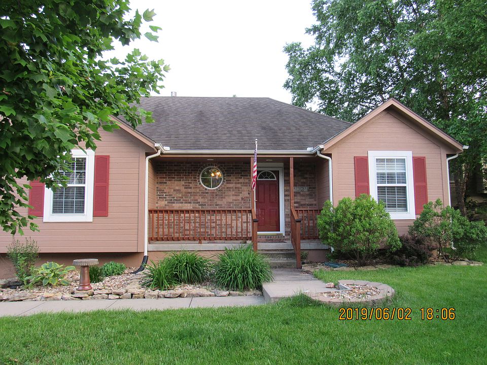 1st image of 1321 SW Graystone Cir