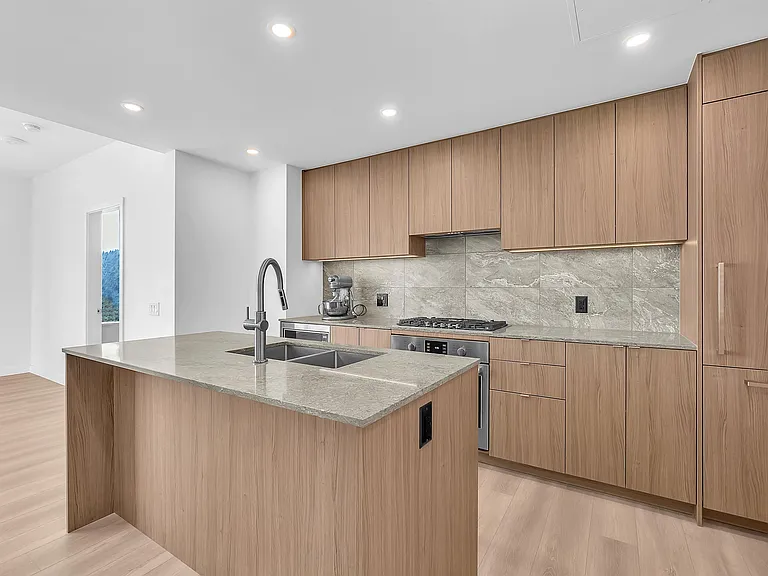 626 Claremont St #1002 — Photo 7
