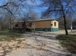 173 County Road 783, Natalia, TX 78059