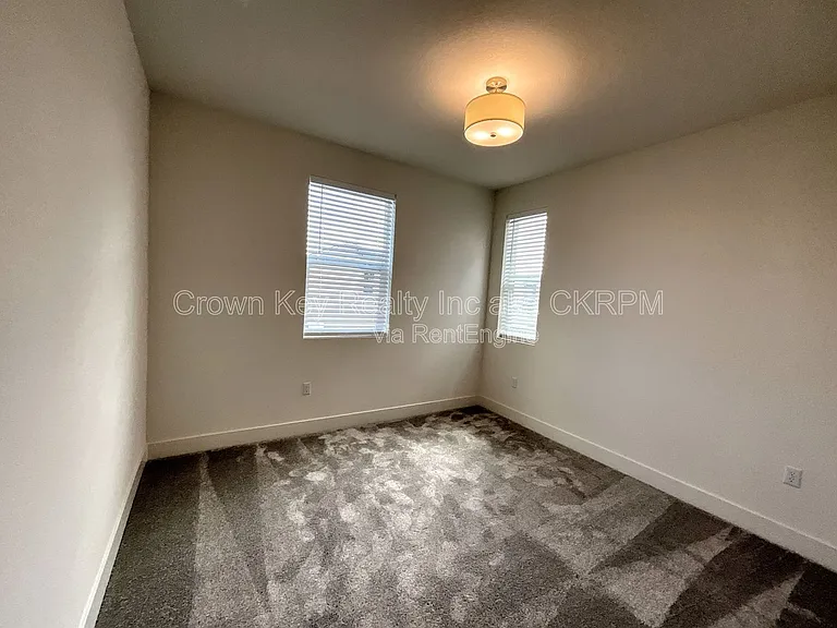 2090 Daimler St — Photo 20
