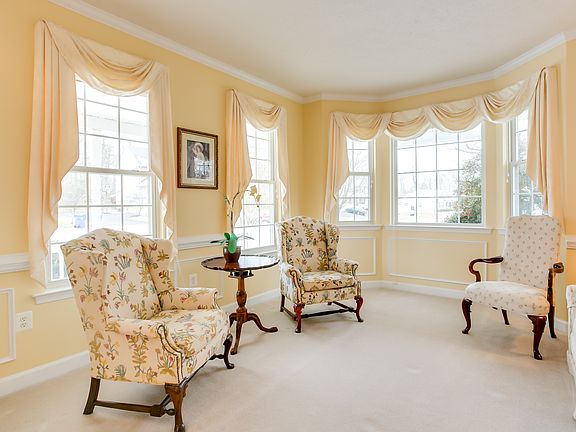 3rd image of 1017 Norfolk Dr