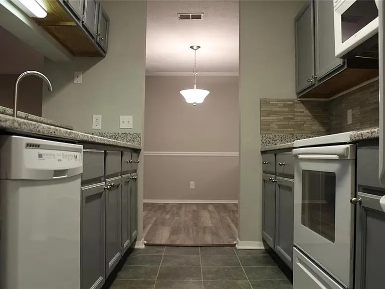 204 Warm Springs Cir — Photo 6