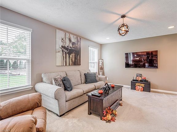 5th image of 107 Northwood Ln
