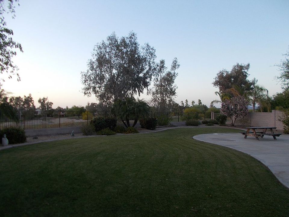 Huge back yard on golf cours