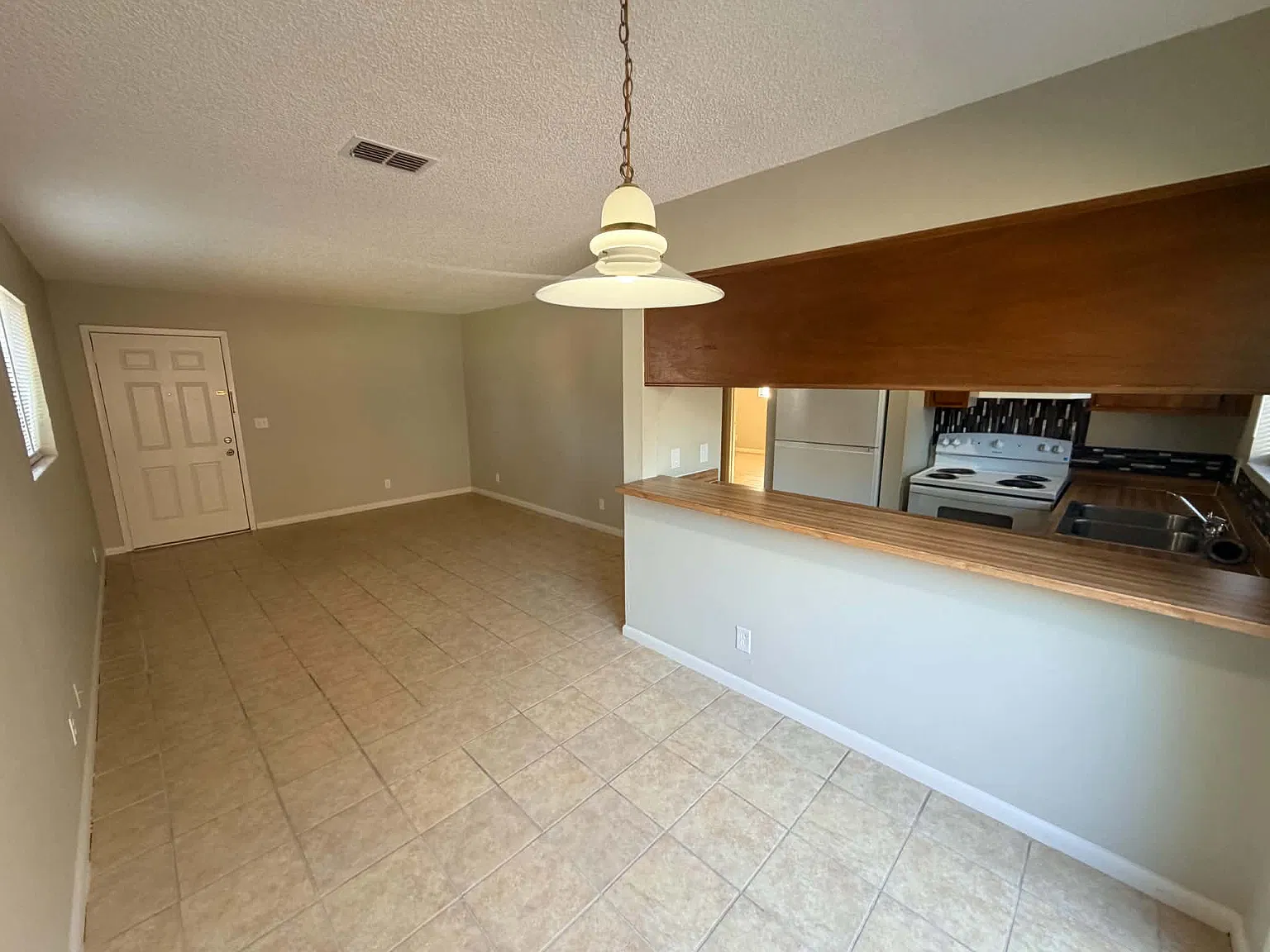 2 bed, 900 sqft, $1,050 — Photo 4