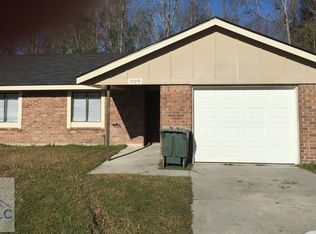 909 Copeland Dr, Hinesville, GA 31313