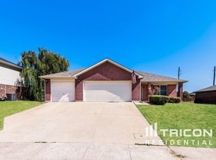 235 Gayleh Ln, Waxahachie, TX 75165