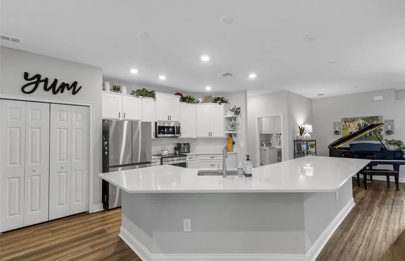 5 bed, 2956 sqft, $3,650 — Photo 2