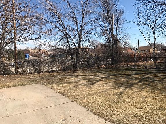 3rd image of 318 E Orman Ave