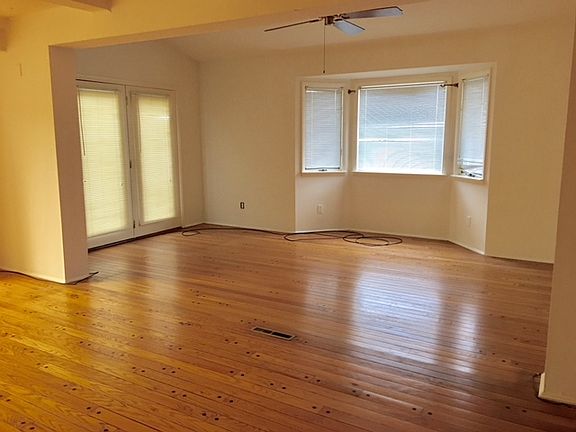 2nd image of 10355 Kingsport Dr