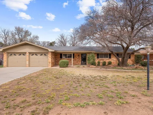 207 Redwood Ln, Levelland, TX 79336