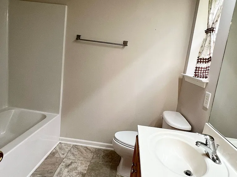 Second Primary En-Suite Bathroom