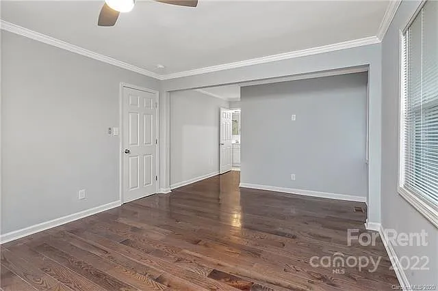 1032 Holland Ave — Photo 9