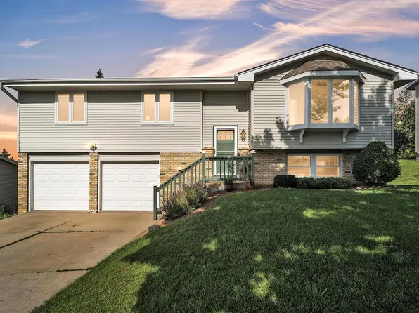 912 Squire LANE, West Bend, WI 53090