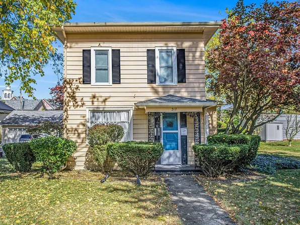 317 E Chart St, Plainwell, MI 49080