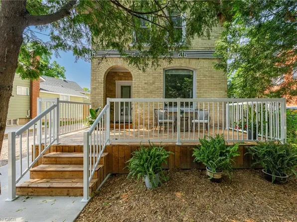 48 Pollock Ave, Cambridge, ON N1R 2B1
