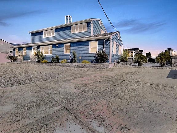 5th image of 589 N End Ave